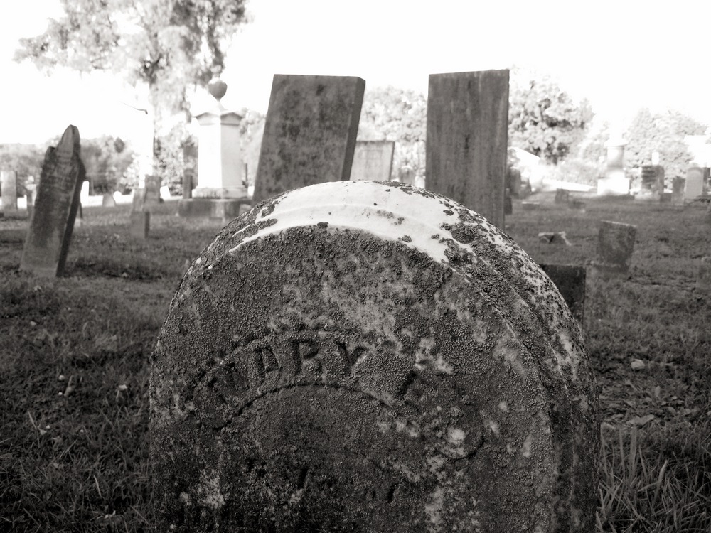 [Grave of Mary E 72[2].jpg]