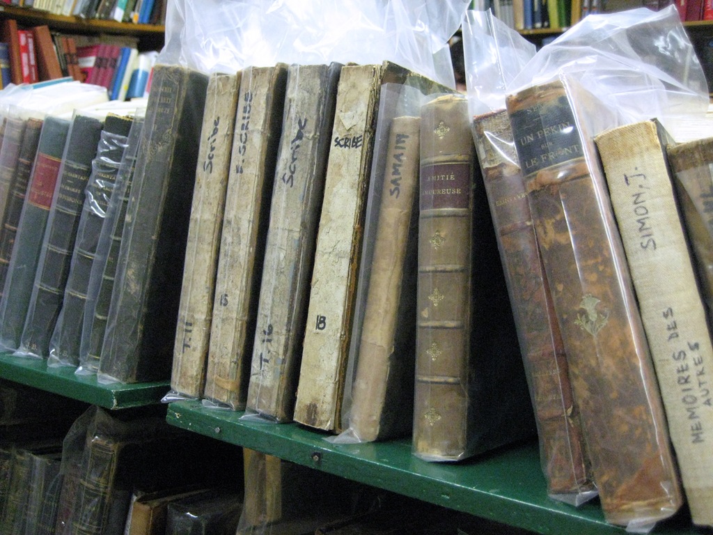 [Old French books.jpg[2].jpg]
