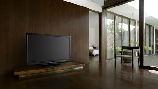 Follow This Image For A Cheap Price On The Panasonic TXL42D25 (TX-L42D25) 42inch LCD LED TV with Freeview-HD