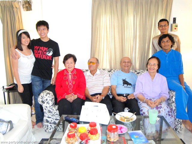[Hari Raya 2009 004[2].jpg]