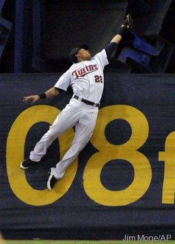 [gomez robs arod[5].jpg]