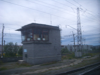 線路沿いの鉄道詰所