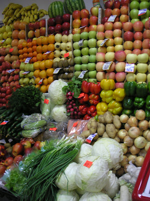 野菜と果物の陳列