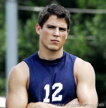 [sean faris3[3].jpg]