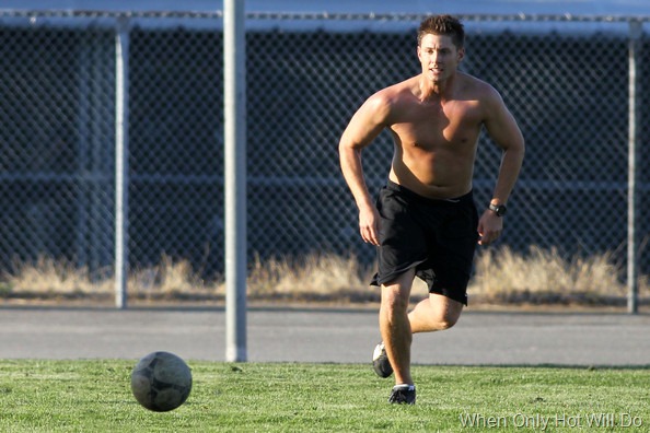 [Jensen+Ackles+Jensen+Ackles+Plays+Soccer[3].jpg]