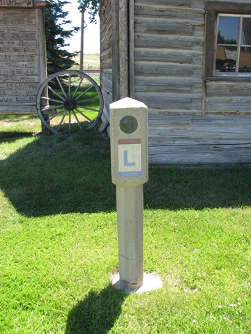 [1439 Lincoln Highway Concrete Marker at Medicine Bow Museum Medicine Bow WY[2].jpg]