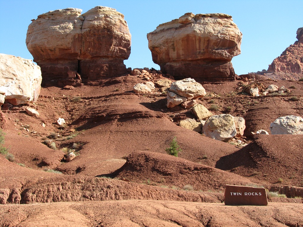 [4541 Twin Rocks Capitol Reef National Park UT[3].jpg]