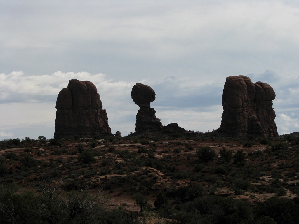 [4896BalancedRockArchesNationalParkUT.jpg]