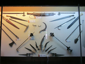 Pick your weapon, Patna (India, 2011)
