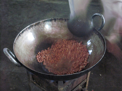 roasting peanuts in India