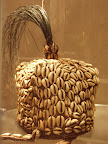 Ceremonieel hoofddeksel, bedekt met kaurischelpen, Kongo - Coiffure d'apparat couverte de coquillages cauris, Congo