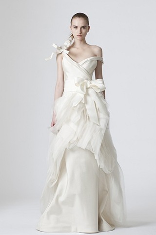 [A-line bridal gown with asymmetrical draped[3].jpg]