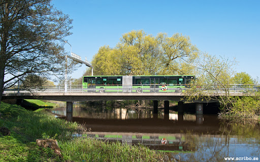 Buss passerar över Luthagsbron