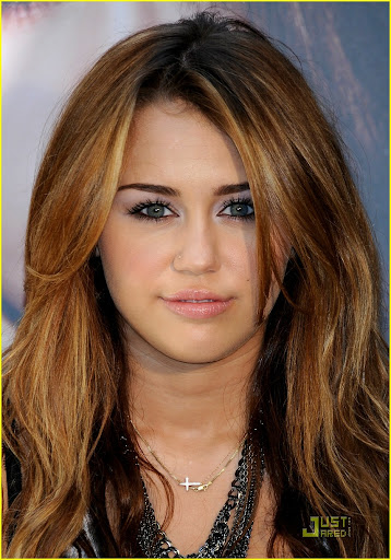 http://lh5.ggpht.com/_zELAR8Uen4s/TAQH6nhOCvI/AAAAAAAAAkQ/KChTS_qoA3k/miley-cyrus-madrid-album-27.jpg