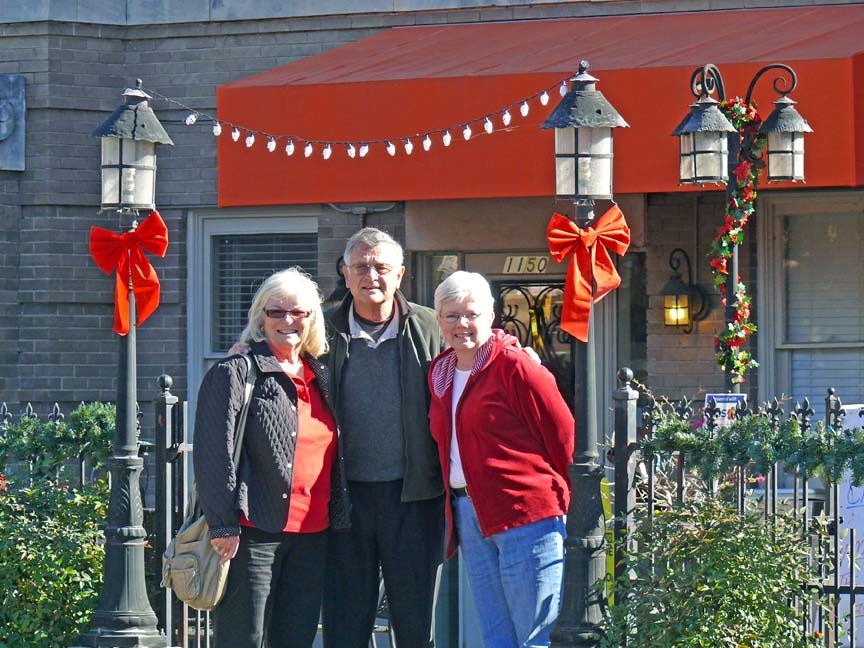 [Rollie, Carol, Brenda[1].jpg]