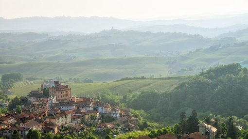 wzgorza-wokol-barolo
