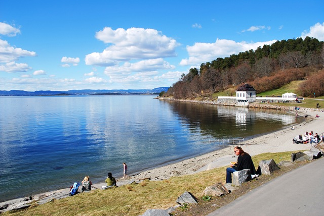 [Oslo Beach Life around April 18 - 2010[3].jpg]