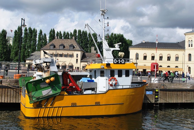 [B1 - OsloBG -Museums at Bygdöy - Boat and Nobel Piece Center in Background[3].jpg]