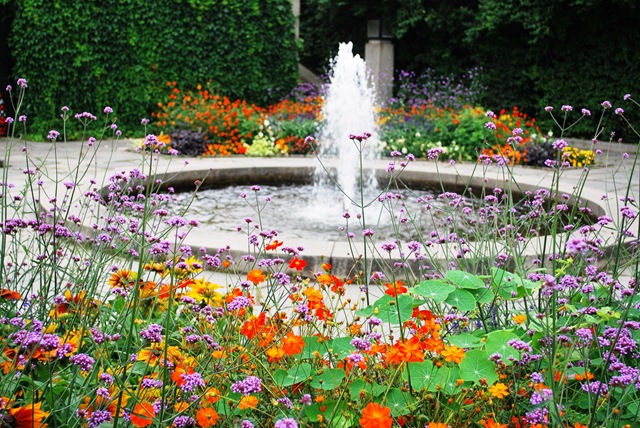 [112 - OsloBG - Mini Tour - Vigeland Park -Flowers[2].jpg]