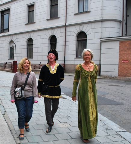 [13 - OsloBG - the grand opening  - Walking towards Oslo City Hall[3].jpg]