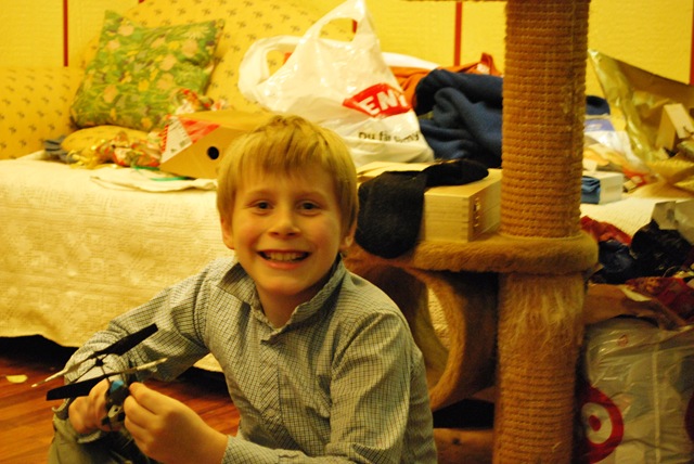 [Sebastian with Helicoptre[3].jpg]