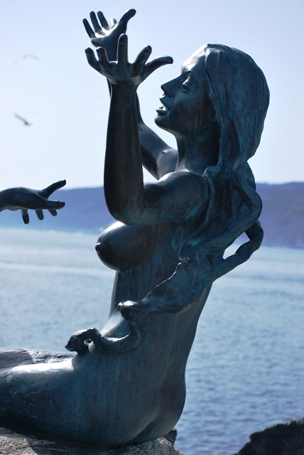 [Mermaids3Drbak3.jpg]