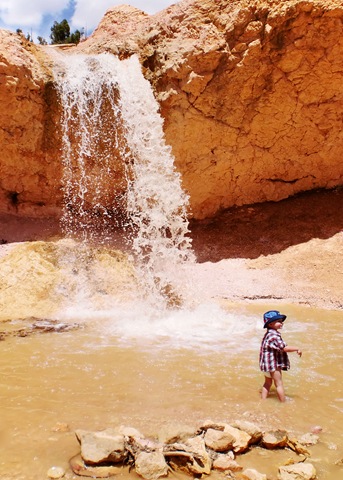[MosseyCaveWaterfall[8].jpg]