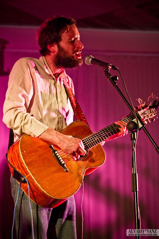 100415_alasdair roberts_006.jpg