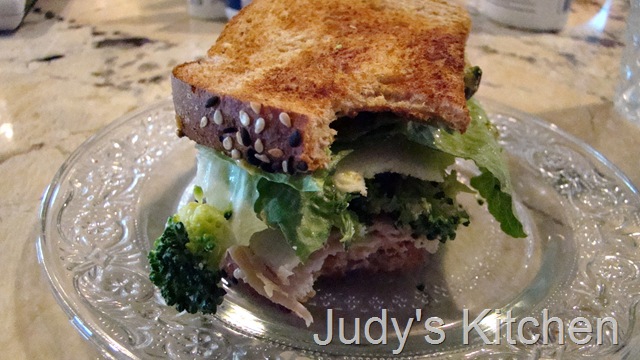 [chicken cheese olive broccoli mayo mustard sandwich[5].jpg]