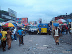 Vue du grand marché de Kinshasa, sur l'avenue Bokasa.