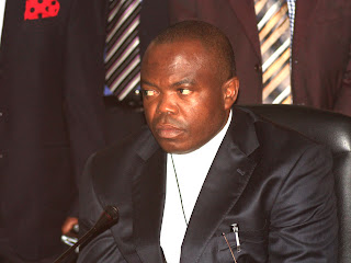 – Pasteur Ngoy Mulunda, président de la Ceni, ce 3/3/2011 à Kinshasa lors de la remise et reprise avec la Cei – Pasteur Ngoy Mulunda, président de la Ceni, ce 3/3/2011 à Kinshasa lors de la remise et reprise avec la Cei