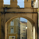 Portale in Piazza Malfatti.jpg