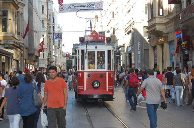 [Turkia 2009 - Estambul  - Istiklal Caddesi    503[2].jpg]