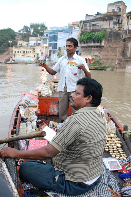 [India 2010 -Varanasi  ,  paseo  en barca por el Ganges  - 21 de septiembre   116[3].jpg]