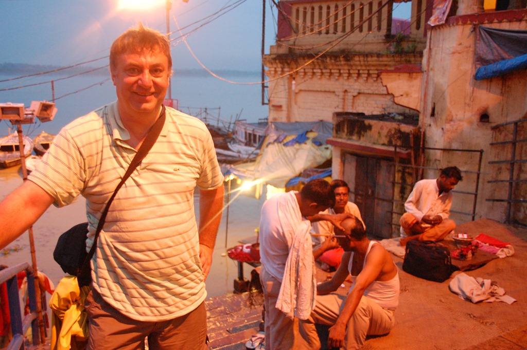 [India 2010 -Varanasi  ,  paseo  en barca por el Ganges  - 21 de septiembre   19[3].jpg]