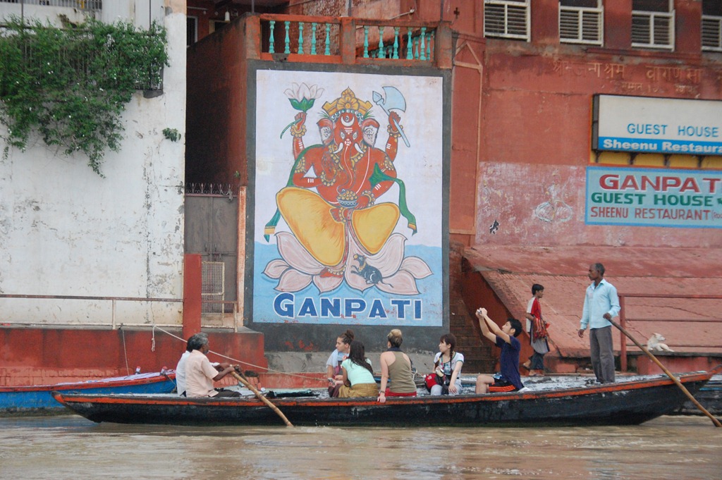 [India 2010 -Varanasi  ,  paseo  en barca por el Ganges  - 21 de septiembre   161[4].jpg]