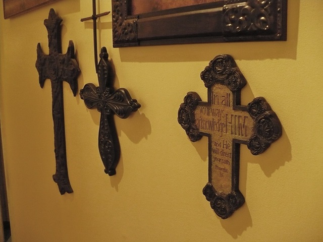 [smallcrosses[3].jpg]