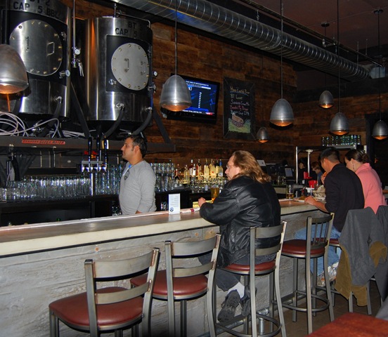 [Blue Tractor bar weekday evening[4].jpg]