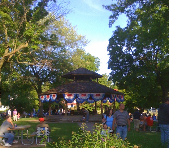 [Friday night concert in the park[4].jpg]