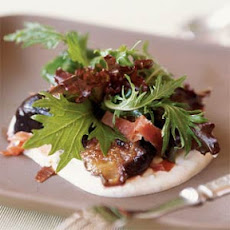 Grilled Fig, Prosciutto, and Chèvre Salad