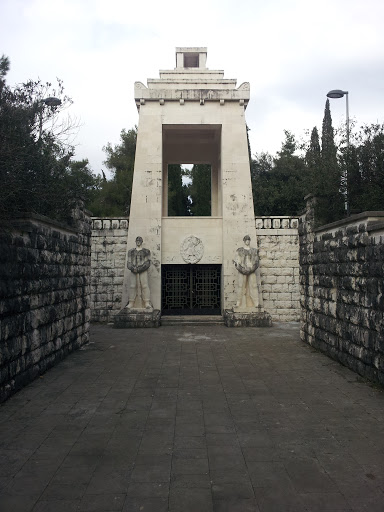 Spomenik Partizanu Borcu (Brdo Gorica)