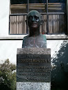 Busto J. Ernesto Mahuzier
