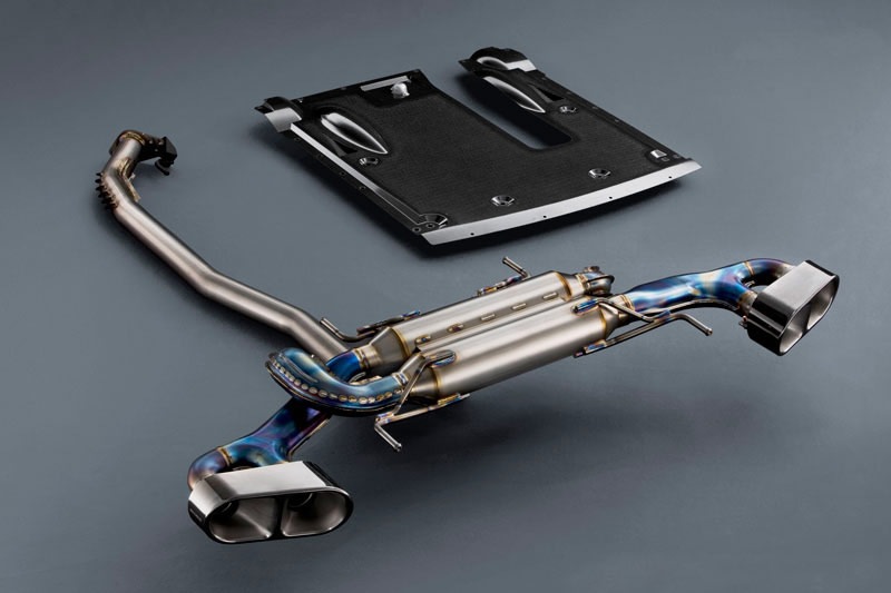 [Nismo_R35_exhaust[3].jpg]