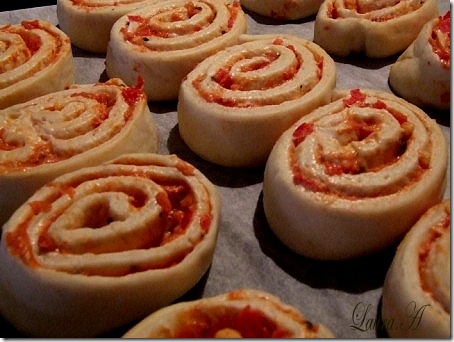 Pinwheels and mozzarella (the spiral of mozzarella) ()
