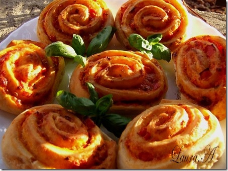 Pinwheels and mozzarella (the spiral of mozzarella) ()