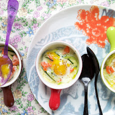 Quail eggs en cocotte with leek, julienned zucchini and smoked salmon