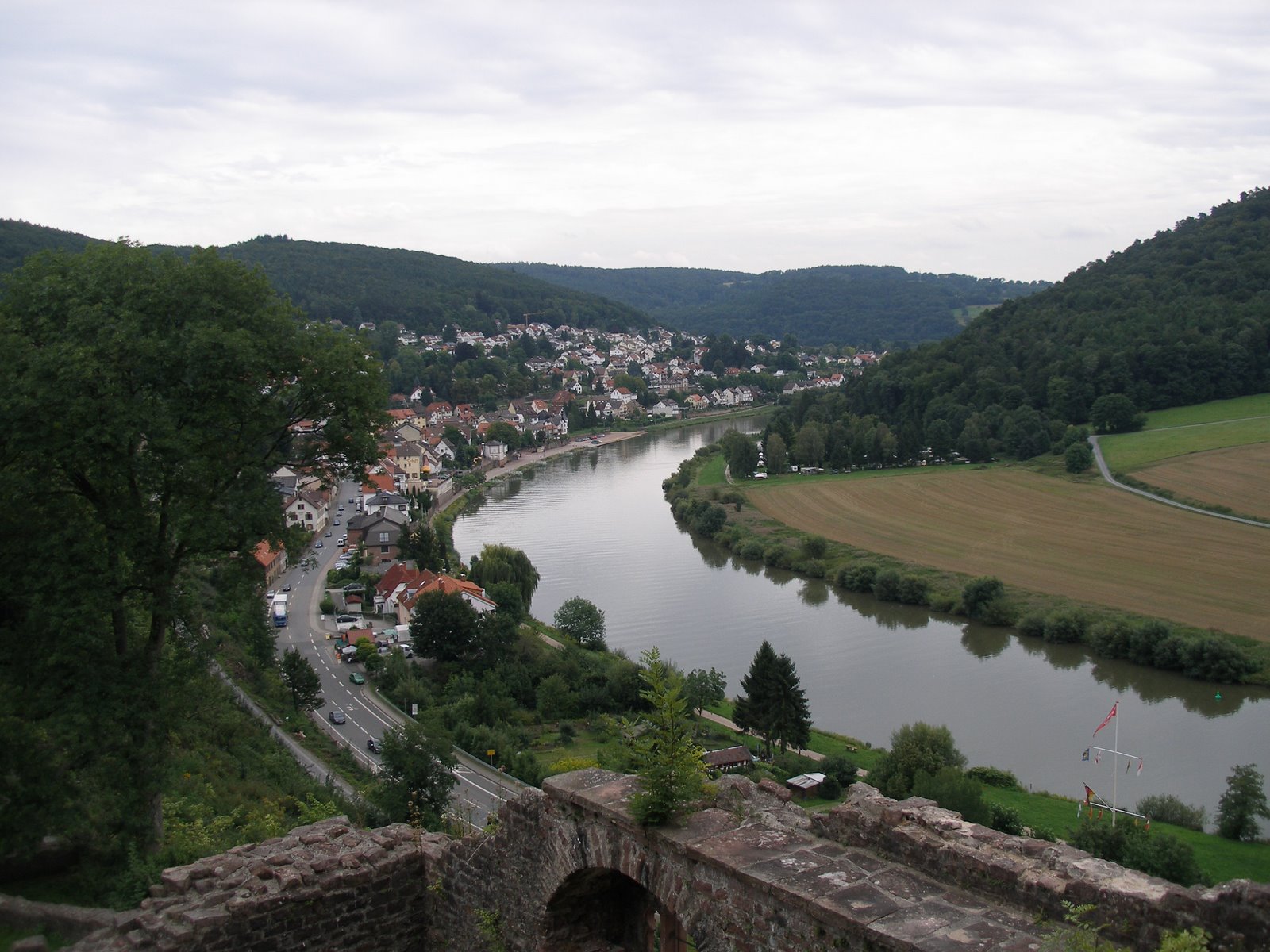 [P82102095.jpg]