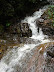 La primera cascada en el camino