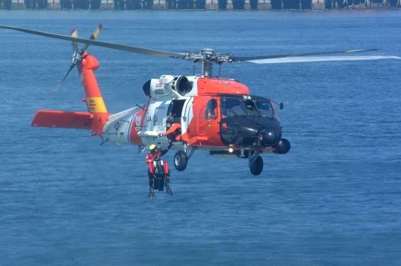 [HH60_Retrieving_rescue_swimmer[1].jpg]