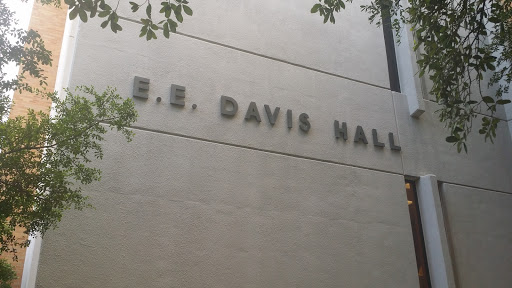 Davis Hall at UT Arlington